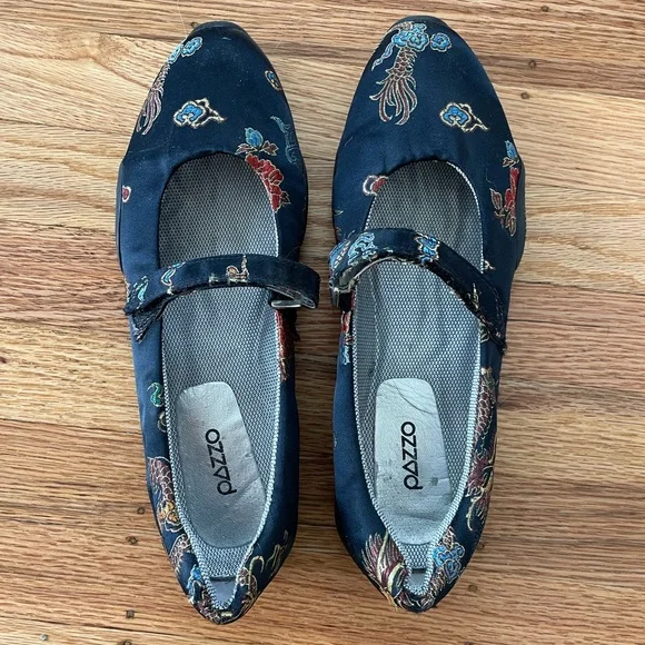 Vintage embroidered mary janes - Picture 2 of 6